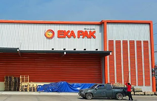 ป้ายตัวอักษรขนาดใหญ่ติดบนผนังเมทัลชีท EKAPAK บางปะกง